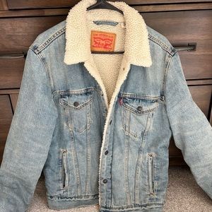 Men’s Levi’s denim jacket